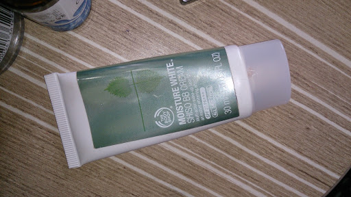 THE BODY SHOP MOISTURE WHITE SHISO BB KREM