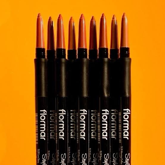 Flormar Stylematic Mat Bitişli & Suya Dayanıklı Asansörlü Dudak Kalemi