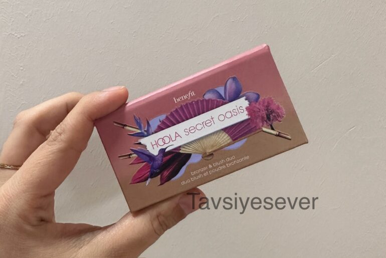 Benefit Hoola Secret Oasis Bronzer & Blush Duo İncelemesi: Beyaz Tenlilere Özel Bir Seçenek
