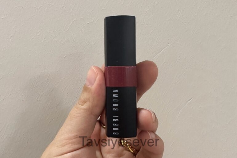 Bobbi Brown Crushed Lip Color Plum Rengi İncelemesi: Hafif ve Doğal