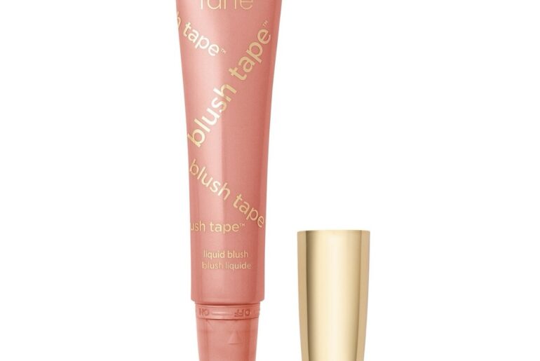 Tarte Blush Tape Pink Renk İncelemesi: Açık Tenliler İçin Işıltılı ve Doğal Bir Seçim