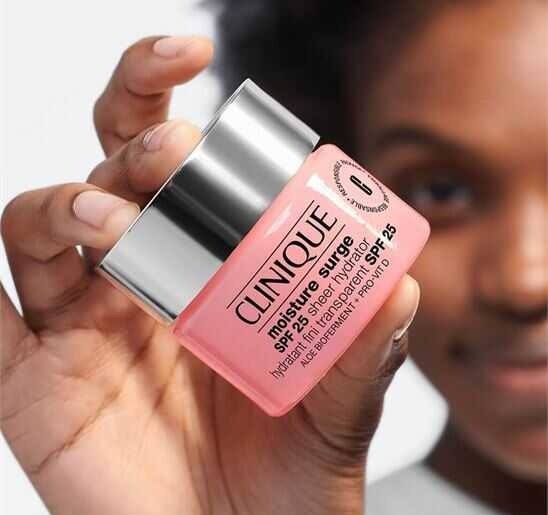 Clinique Moisture Surge™ SPF 25 Nemlendirici Yüz Kremi: Detaylı İnceleme