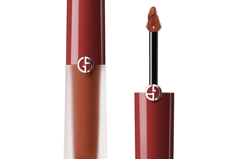 Armani Lip Maestro Satin 4 Numara İncelemesi: Lüks ve Konforun Buluşması