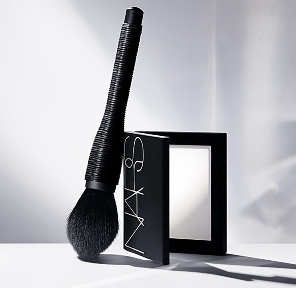 NARS Light Reflecting Setting Powder: Gerçekten Değiyor Mu?