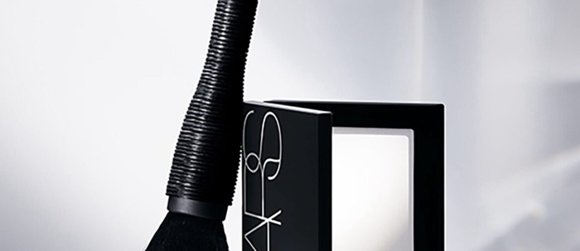 NARS Light Reflecting Setting Powder: Gerçekten Değiyor Mu?