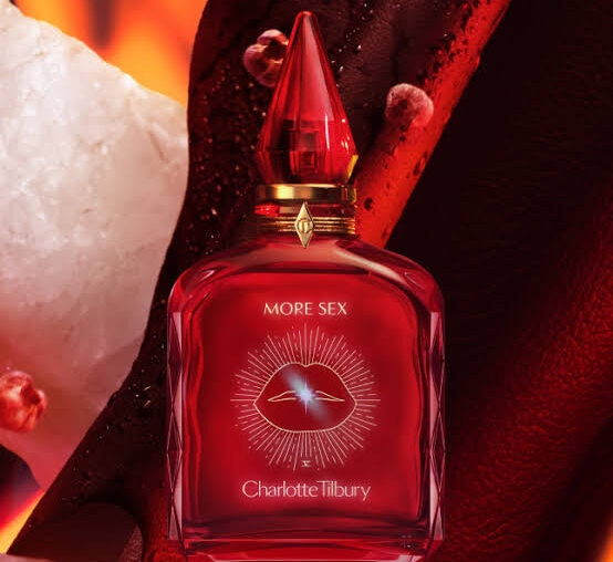 Charlotte Tilbury More Sex Parfüm İncelemesi – İsim Büyük, Etki Küçük